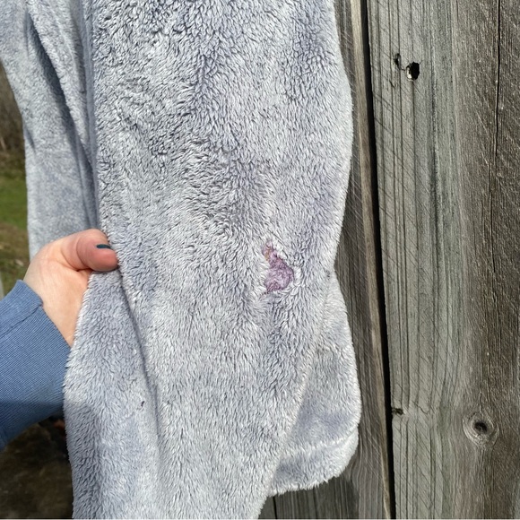 GUC The North Face Women’s L Gray Fur Jacket with Breast Cancer Ribbon (1 flaw) - Picture 8 of 15